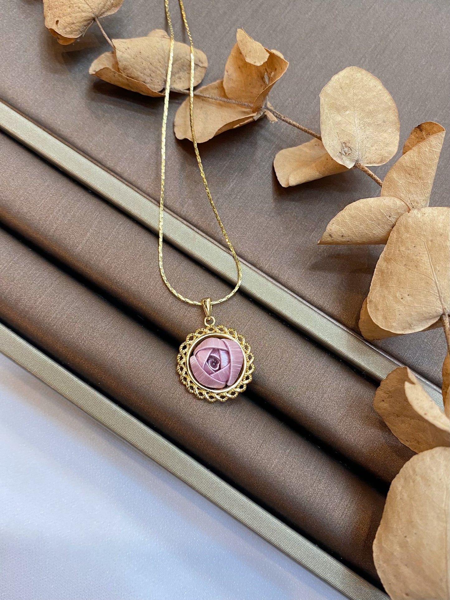 Champagne Gold : Misty Purple Little Rose-Twilight Necklace