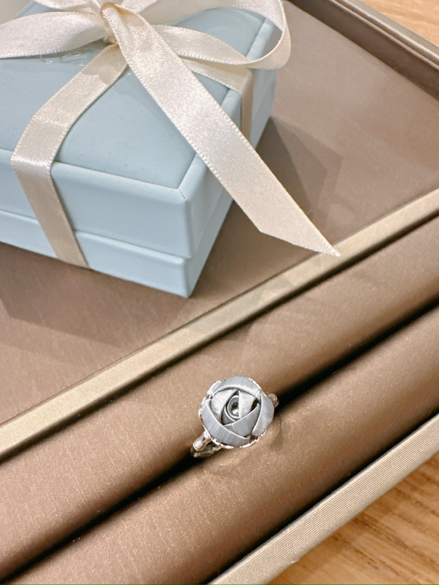 クラシック シリーズ: シングル スモール ローズ リング