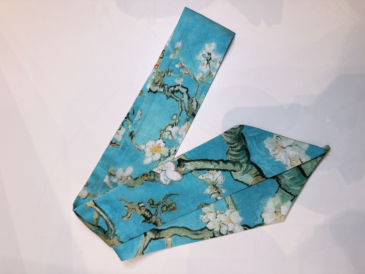 シルクのゴージャスなスカーフ - アプリコットの花の木