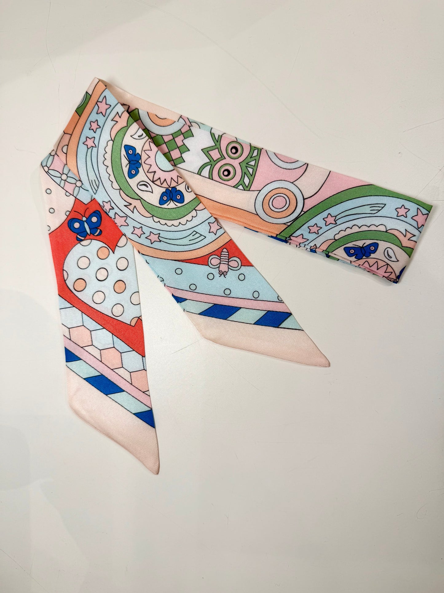 ホリデースタイルのゴージャスなスカーフ - 幾何学模様の蝶