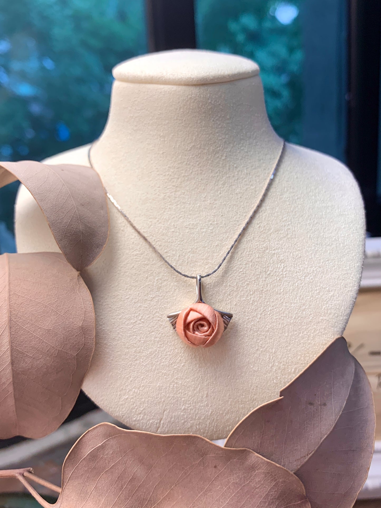 Tiny Ginkgo: Tiny Ginkgo Rose Necklace