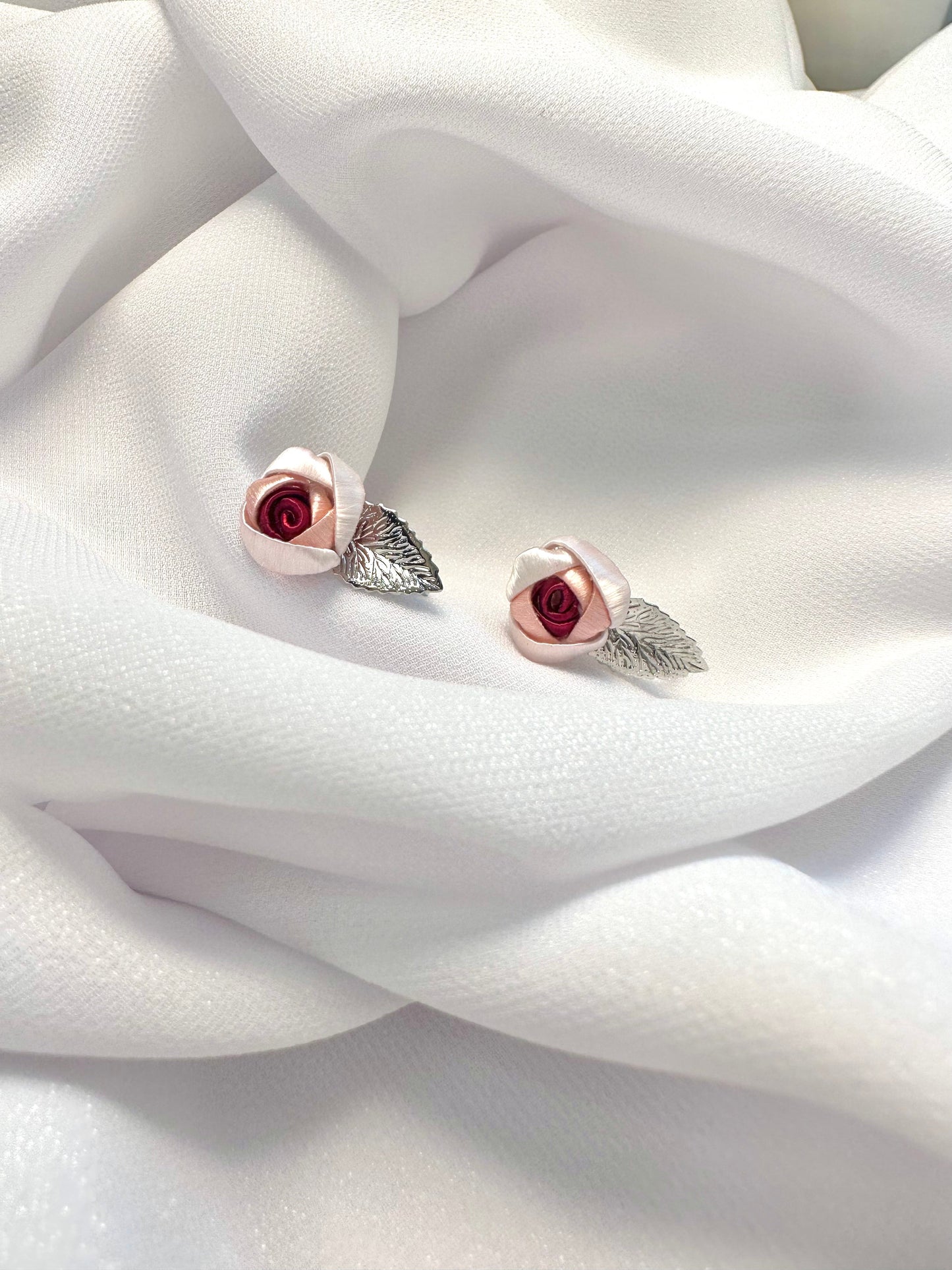 クラシックシリーズ:シルクローズリーフイヤリング