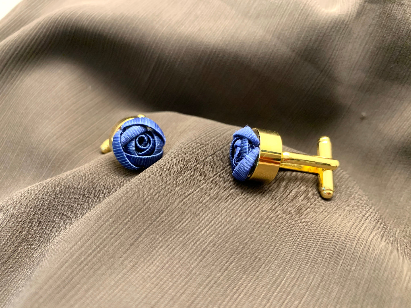 Hommes Series: Blue Pattern Medium Rose Cufflinks (18K)