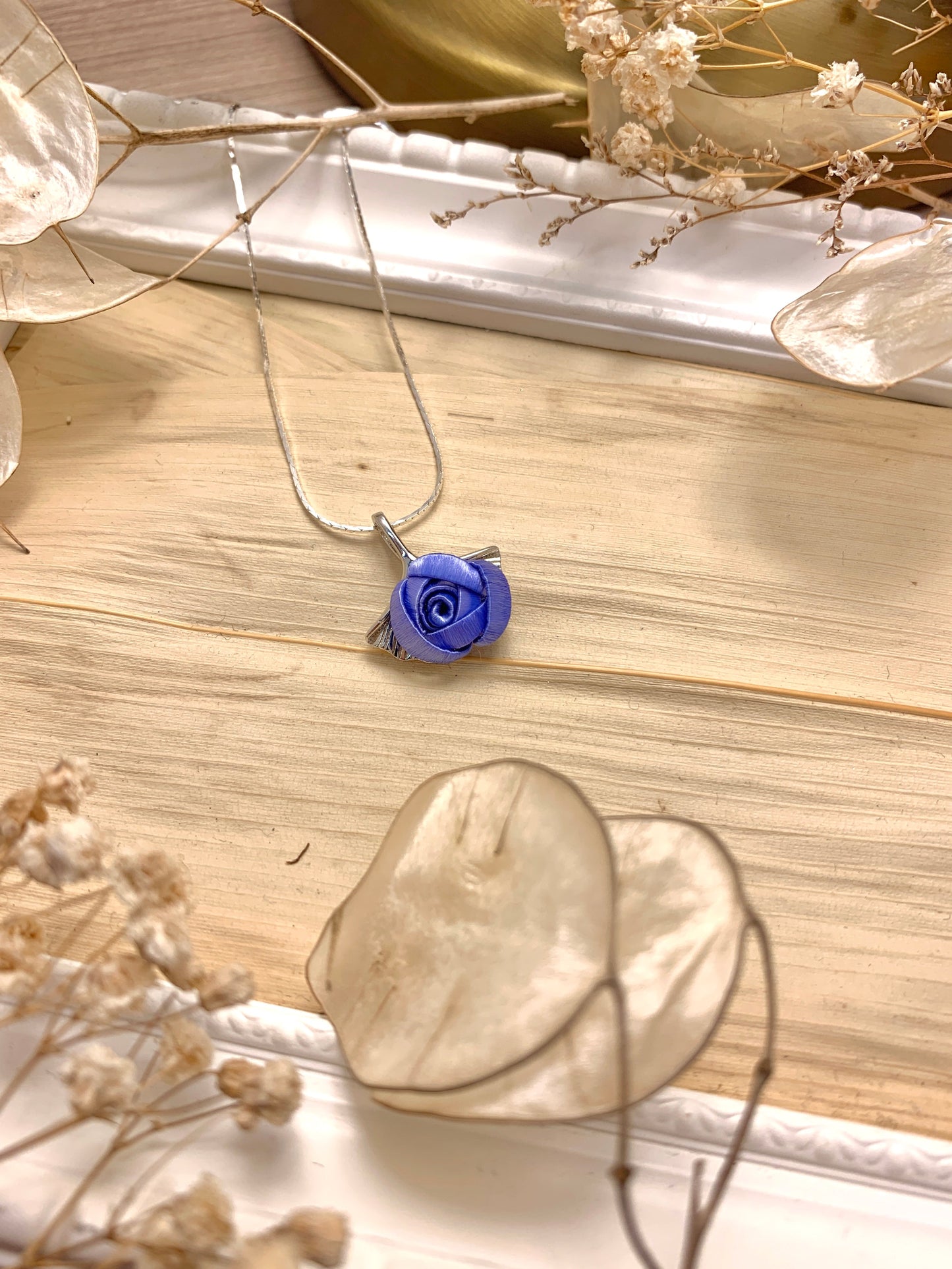 Tiny Ginkgo: Tiny Ginkgo Rose Necklace