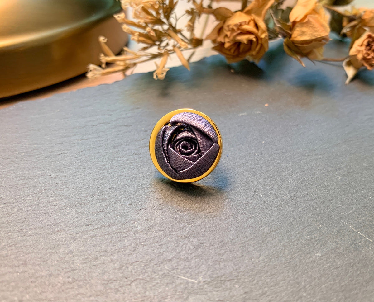 Virginia Woolf: Big Rose Badge (18K / Black Nickel)