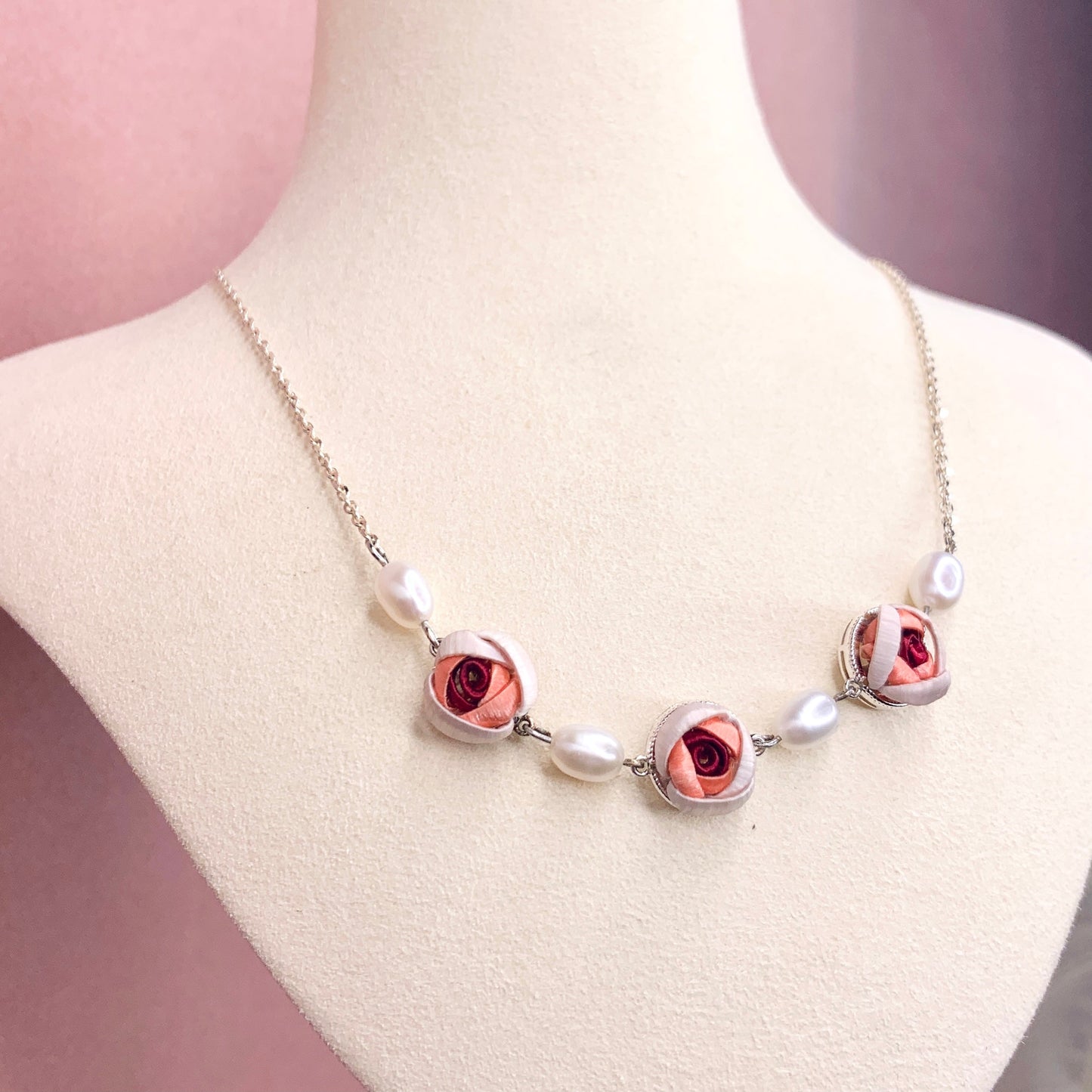 ナチュラルパールシリーズ:咲き誇るパールネックレス