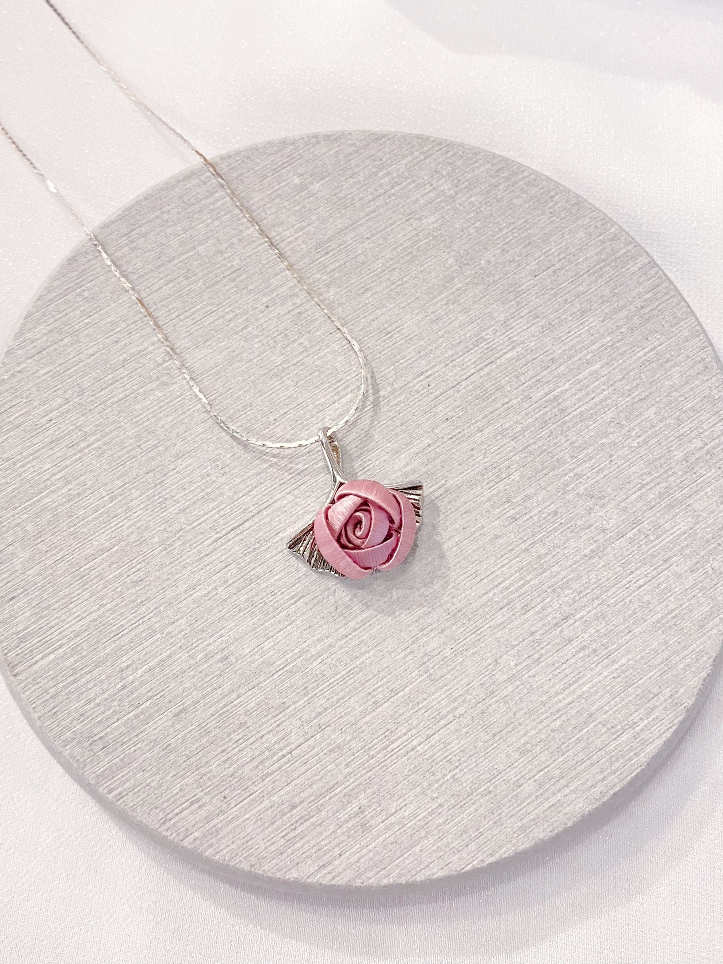 Tiny Ginkgo: Tiny Ginkgo Rose Necklace