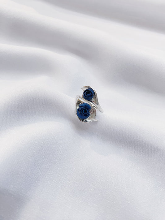 Midnight Blue : Double Mini Rose White Gold Leaf Ring 