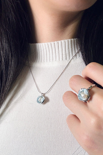 Embrace Collection: Wavy Pearl Ring