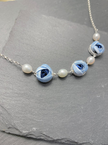 Bridgerton: Blooming Flowers Pearl Necklace