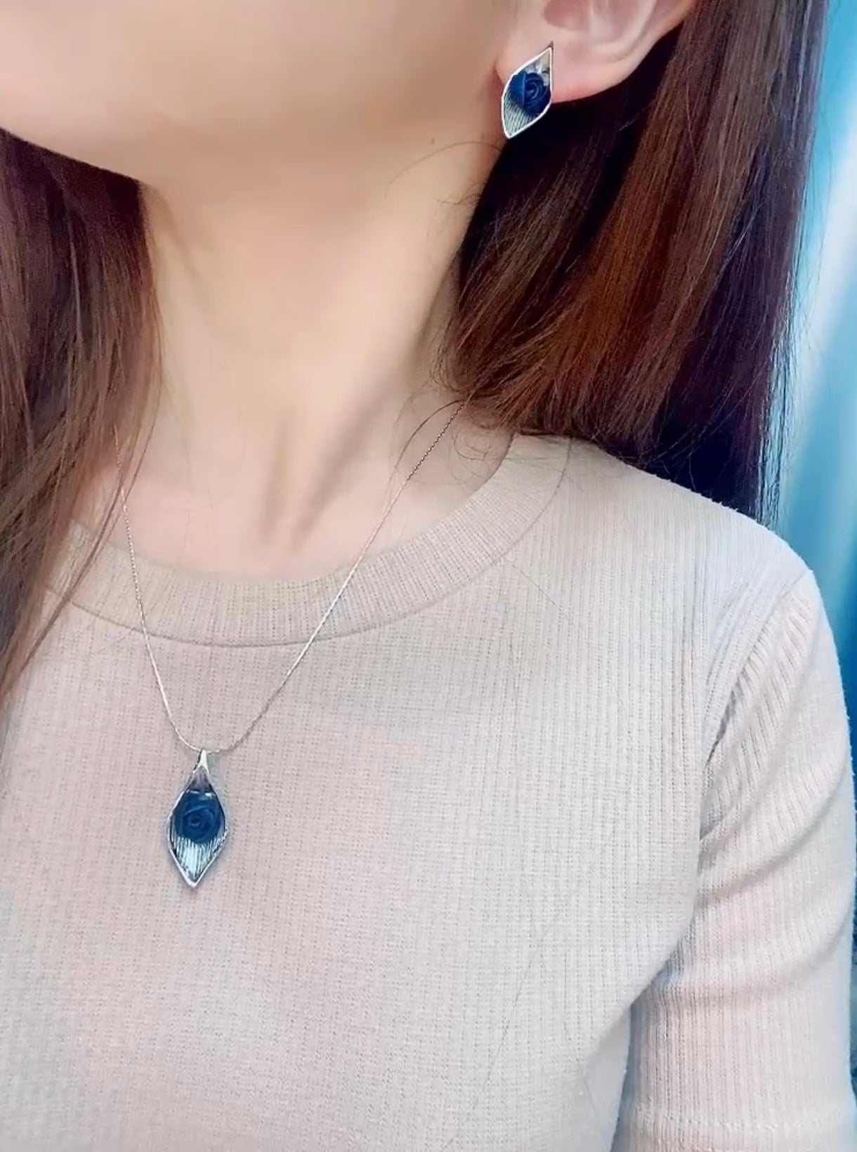 Starry Midnight:Midnight Blue Little Rose-White Gold Leaf Necklace 