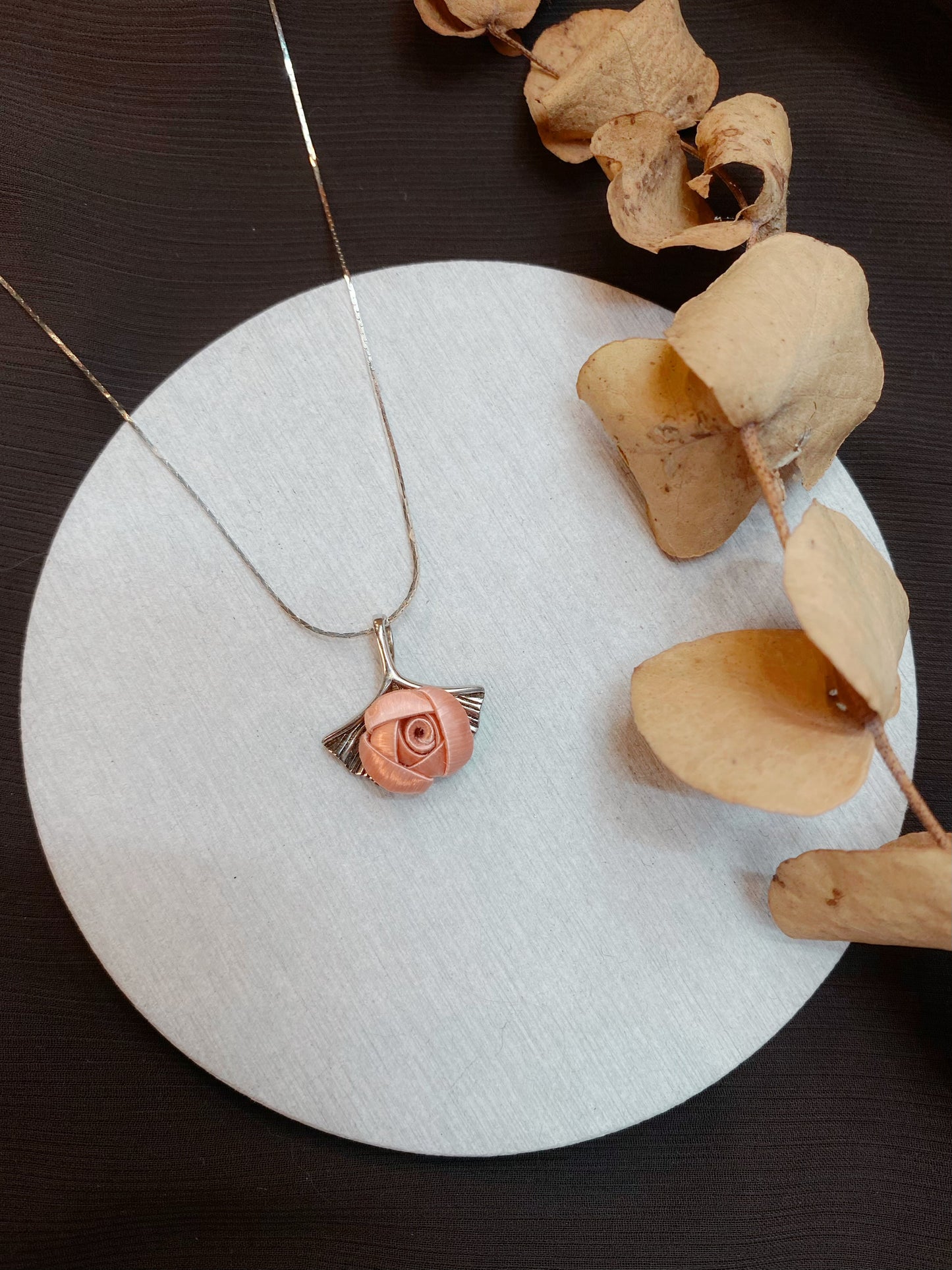 Tiny Ginkgo: Tiny Ginkgo Rose Necklace
