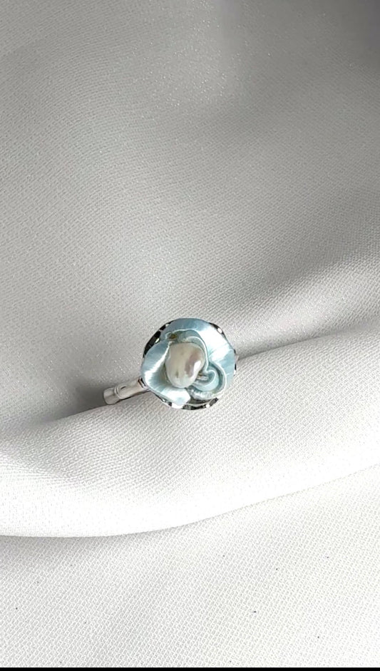 Embrace Collection: Wavy Pearl Ring