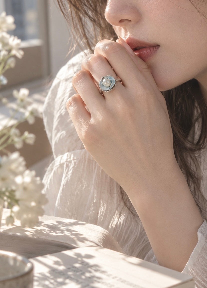 Embrace Collection: Wavy Pearl Ring