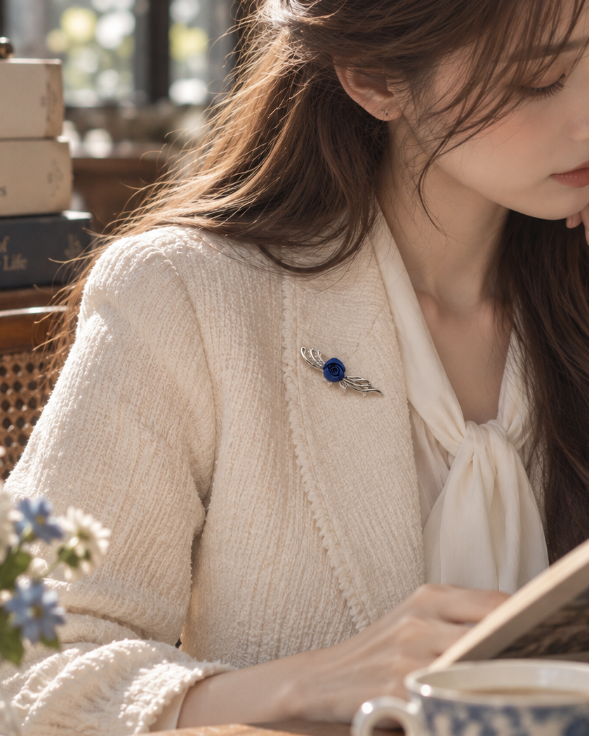 Starry Midnight: Midnight Blue Mini Rose-Meteor Brooch Necklace