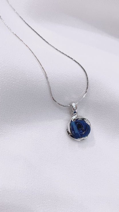 Starry Midnight : Mini Rose Necklace 