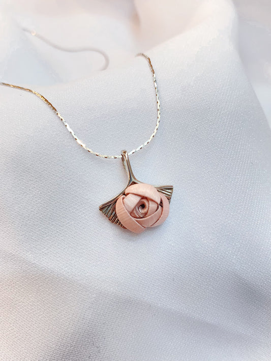 Tiny Ginkgo: Tiny Ginkgo Rose Necklace