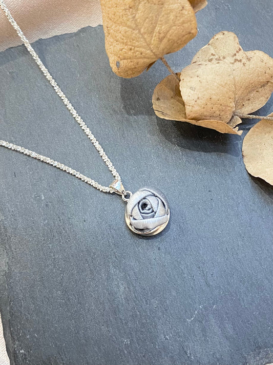 small rose necklace